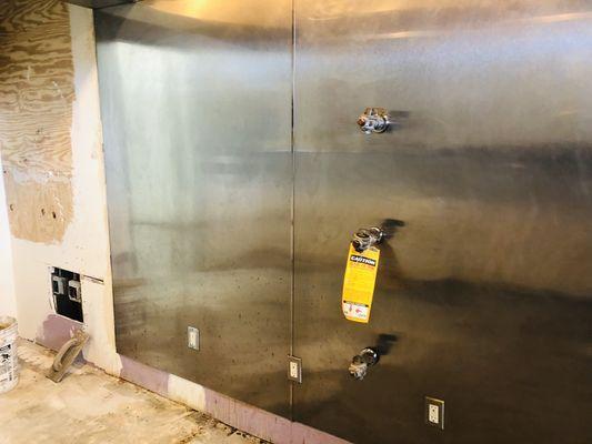 Back wall behind kitchen appliances After Cleaning