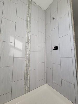 Tile shower with design accent