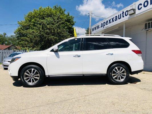 13' Nissan Pathfinder SV AWD