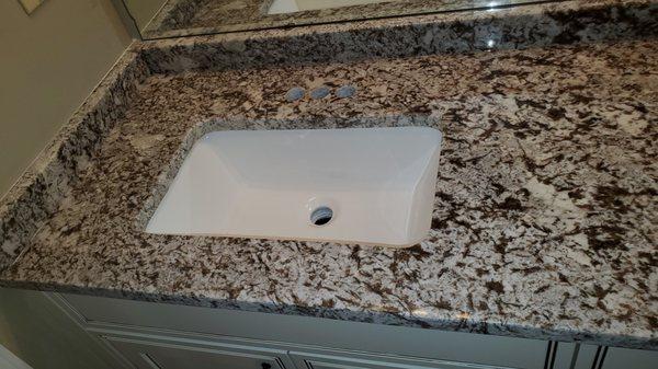 Vanity top with color Bianco Antico