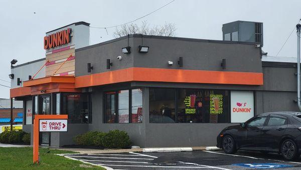 Lanham MD Dunkin storefront.