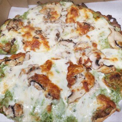 Creamy pesto pizza