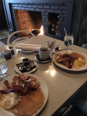 Stopped in for a great breakfast on a wet and dreary day in February.  Excellent food by a nice warm fire!