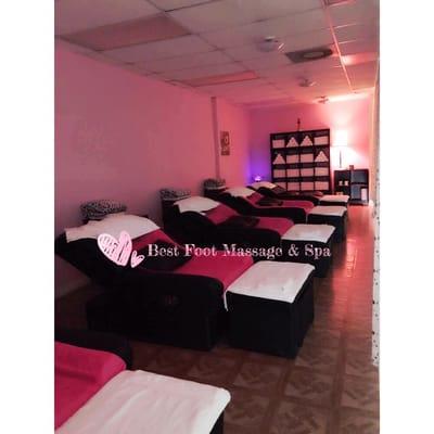 This is our foot massage area! Come have a try~