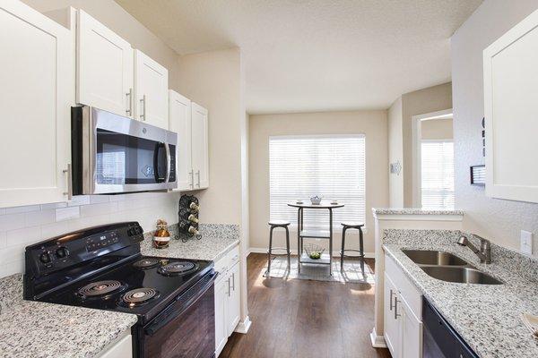 WestWood Reserve kitchen/breakfast nook