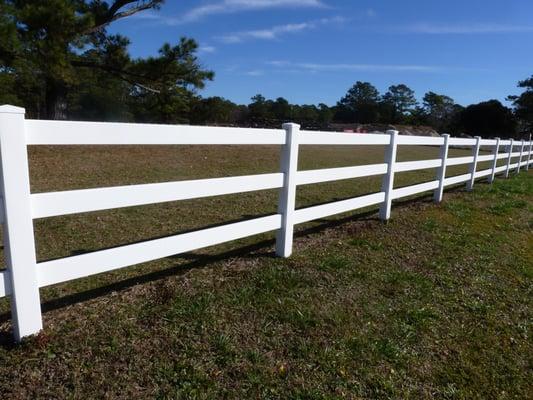 The Myrtle Beach Fence Co. specializes in all types of quality fencing. Call for a free estimate (843) 251-9294.