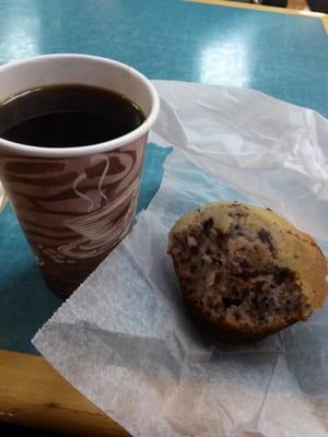 2 of my favorites anytime of d day: black coffee & a fresh baked muffin....