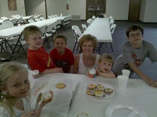 Calvary Baptist Church in Joplin, MO - Katie and some great kids from WONDERWORKS