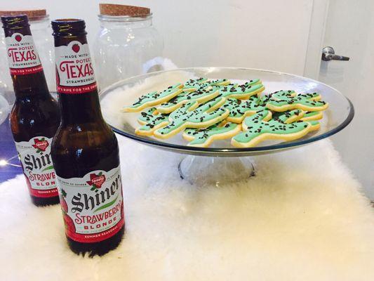 Greeted w/ strawberry beer and cactus shaped cookies