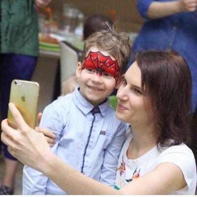 We all love selfies   Face painting and bright photos are perfectly combined