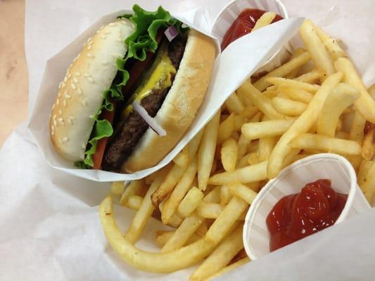 Cheeseburger with fries