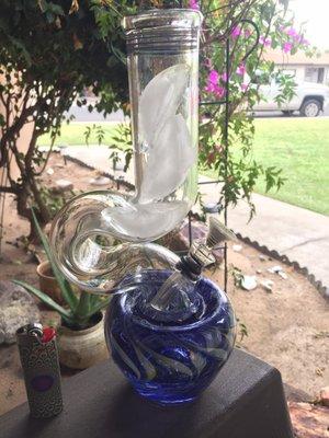 Apple bottom bong.