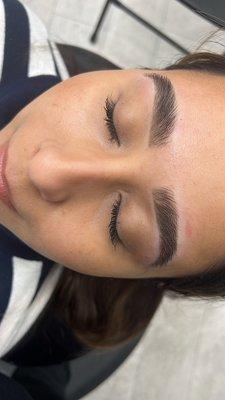 Brow tint and wax with Nikadoesskin