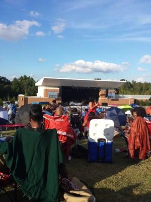 Concert from the grass and arrived at 5, two hours b4 the show starts and still sitting far away...