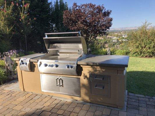 Fire Magic Echelon BBQ Island with Side Burner