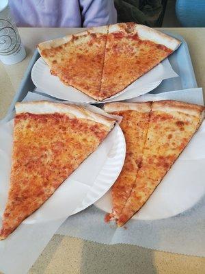 THESE are NY slices! There is only 1 pizza!!!