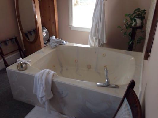 That's a big whirlpool tub in the Alexandria Suite