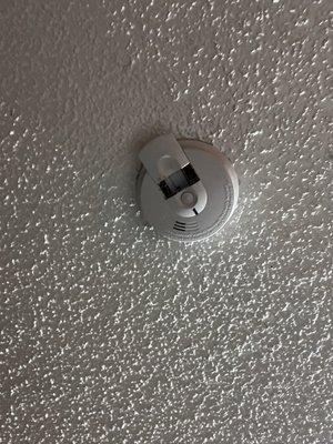 Smoke detector without a battery