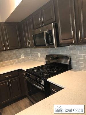 Deep cleaning service for a nice single-family home in Rockville, Maryland. Beautiful kitchen. Oven cleaning was included.