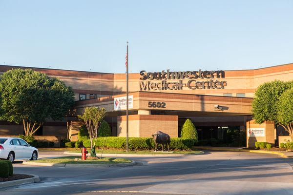 Main entry to Southwestern Medical Center.