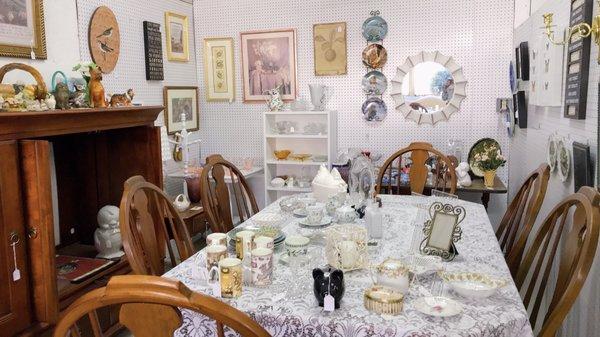 Lee's Antique Center