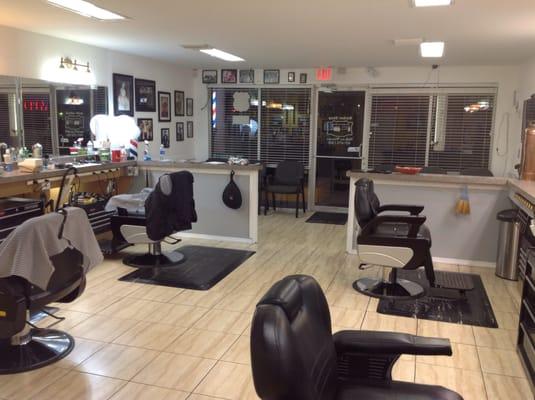 Aloma Old School Barber Shop, the place for men's haircuts in Winter park, Fl