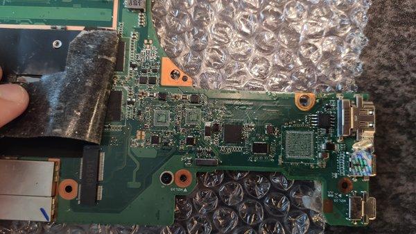 My motherboard with the 3 missing bga chips