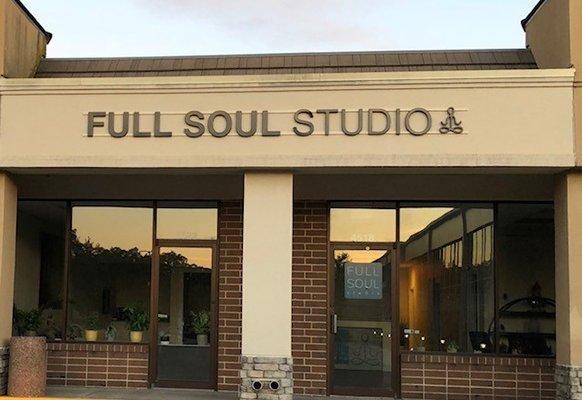 Full Soul Studio is a space and place where people come to find peace, comfort & connection.