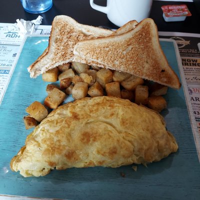 Omelet, home fries, and toast