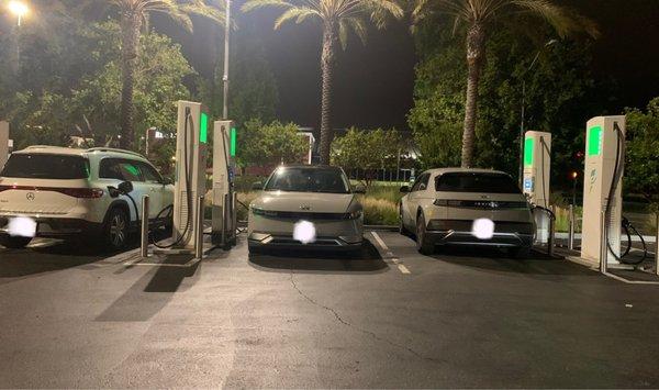 4 charging stations, only 3 working. But the charging speed was 60-something kW.