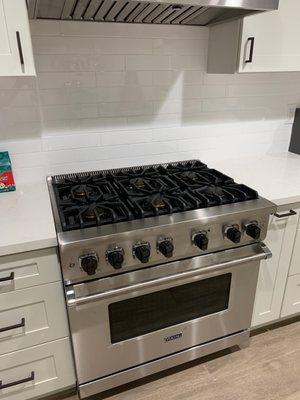 2019 model 36" Viking Range with 6-Burner and large oven window