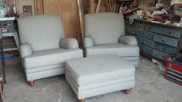 Livingroom set upholstered in a Houndstooth fabric