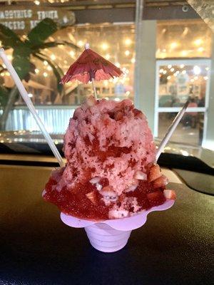 big kahuna shave ice (strawberry)