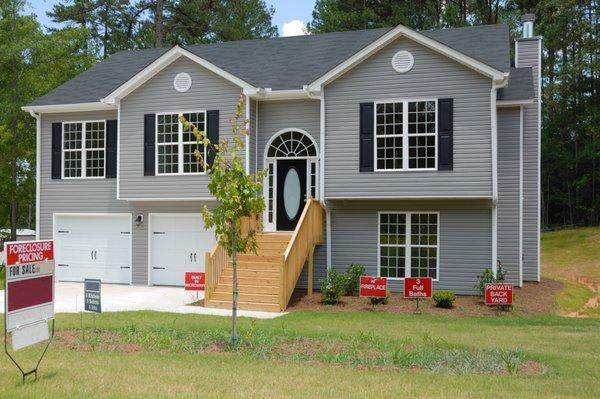 We love the big front and back yard on this property.