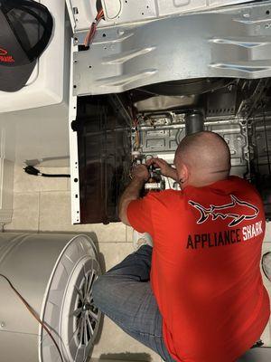 Johnson County's best GE dryer repairman doing his repair for another satisfied customer!  Call Appliance Shark today! 913-388-1222