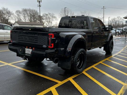 2022 F450 with 2.5 BDS and 22" Fuel Forged shoes.