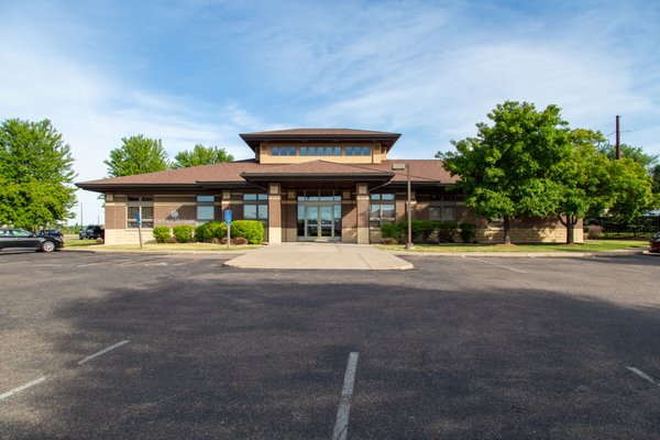 Exterior view of Buffalo, MN CorTrust Bank location