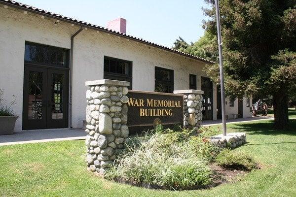 Class is held in the South Pasadena 's Recreational Veteran's hall "The War Memorial Building."