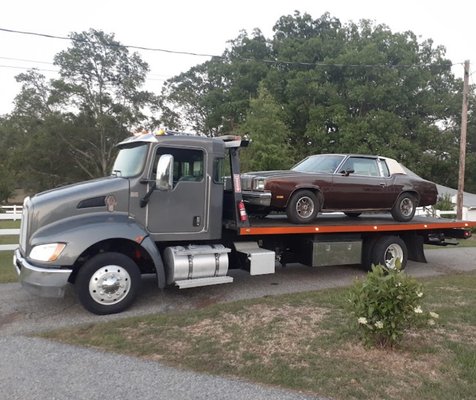 A & T Towing