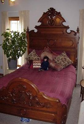 Victorian Carved Full Size Bed