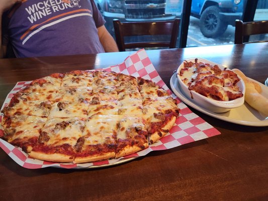 Large sausage & mushroom pizza Baked meatball pasta.