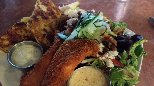 Panko-crusted salmon with a spectacularly fresh salad and house-made sweet Thai orange dressing ($10).