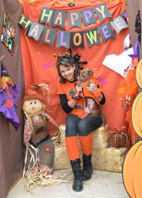 Snicker & I dressed as pumpkins for Halloween 2018