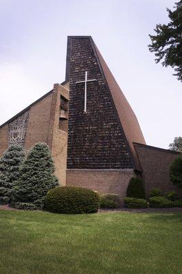 Front of St. Paul's seen from Farmington Rd.