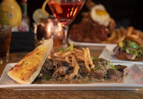 Steak Bites
Wild Mushroom Sherry Cream Sauce, with Fried Onion Strings, Garlic Toast Point