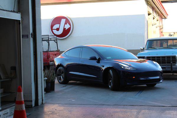 Suntek CIR (Ceramic) tint for Tesla Model 3.