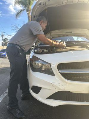 Willie Hernandez, was so amazing to me and my car. I needed help with putting oil in my car.