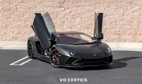 2017 Lamborghini Aventador S - 8k miles - FOR SALE