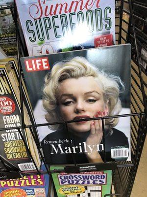 Magazine rack! Love Marilyn Monroe