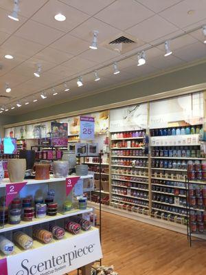 Yankee Candle -- University Station: 247 University Avenue, Westwood           Interior